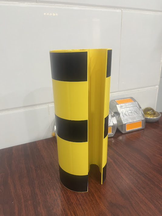 ốp bảo vệ chân cột kệ trung tải 7 tới 9cm bằng nhựa