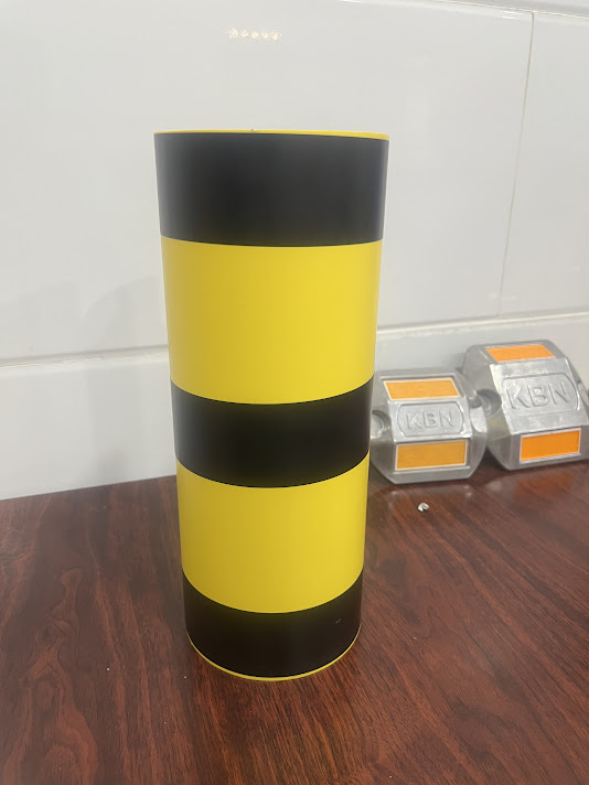 ốp bảo vệ chân cột kệ trung tải 7 tới 9cm bằng nhựa